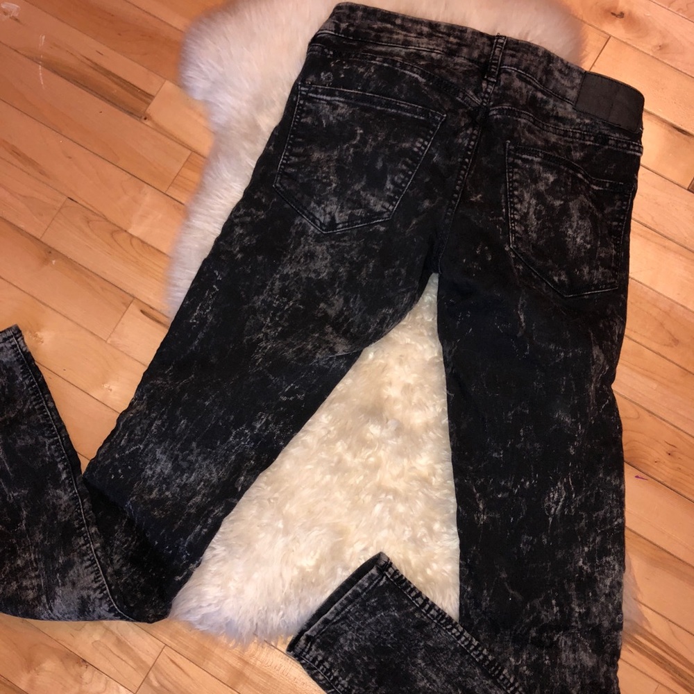 Destroyed black skinny jeans
